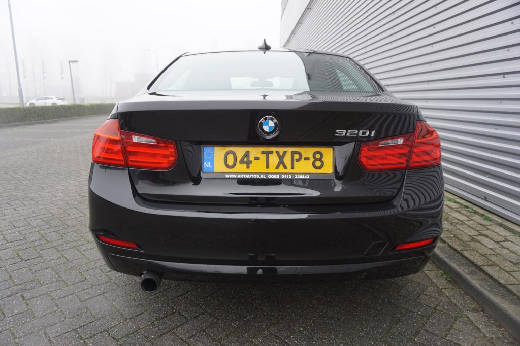 BMW 3-serie 320i automaat - airco / cruise / elektr. ramen / nap