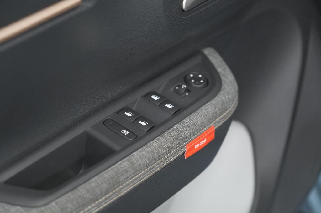 Citroen C3 Aircross 1.2 turbo 100pk plus | camera | parkeersensoren | apple
