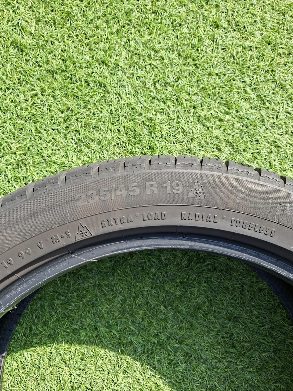 4 Continental Winterbanden 235x45 R19