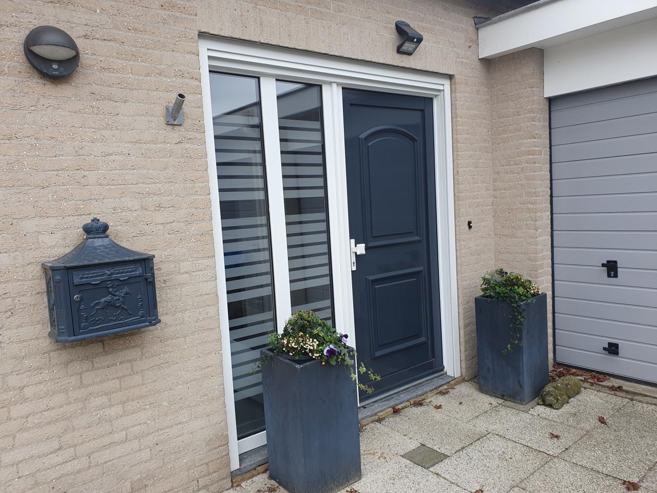 Kunststof kozijn met deur en ramen