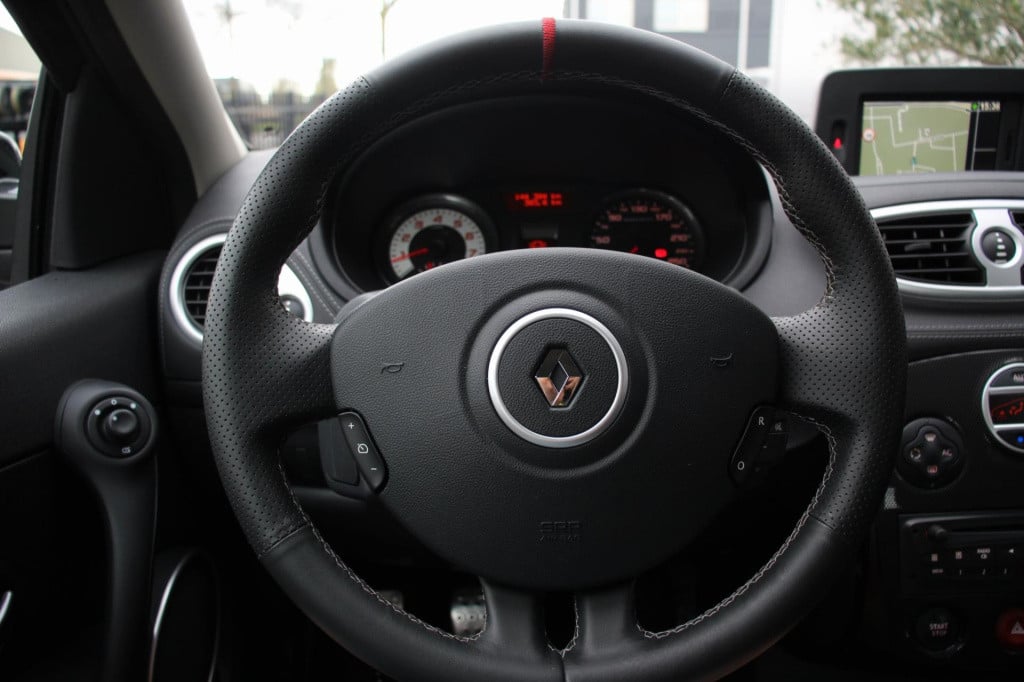 Renault Clio 2.0 rs - ange et demon 99/99 - akrapovic - recaro - shortshift