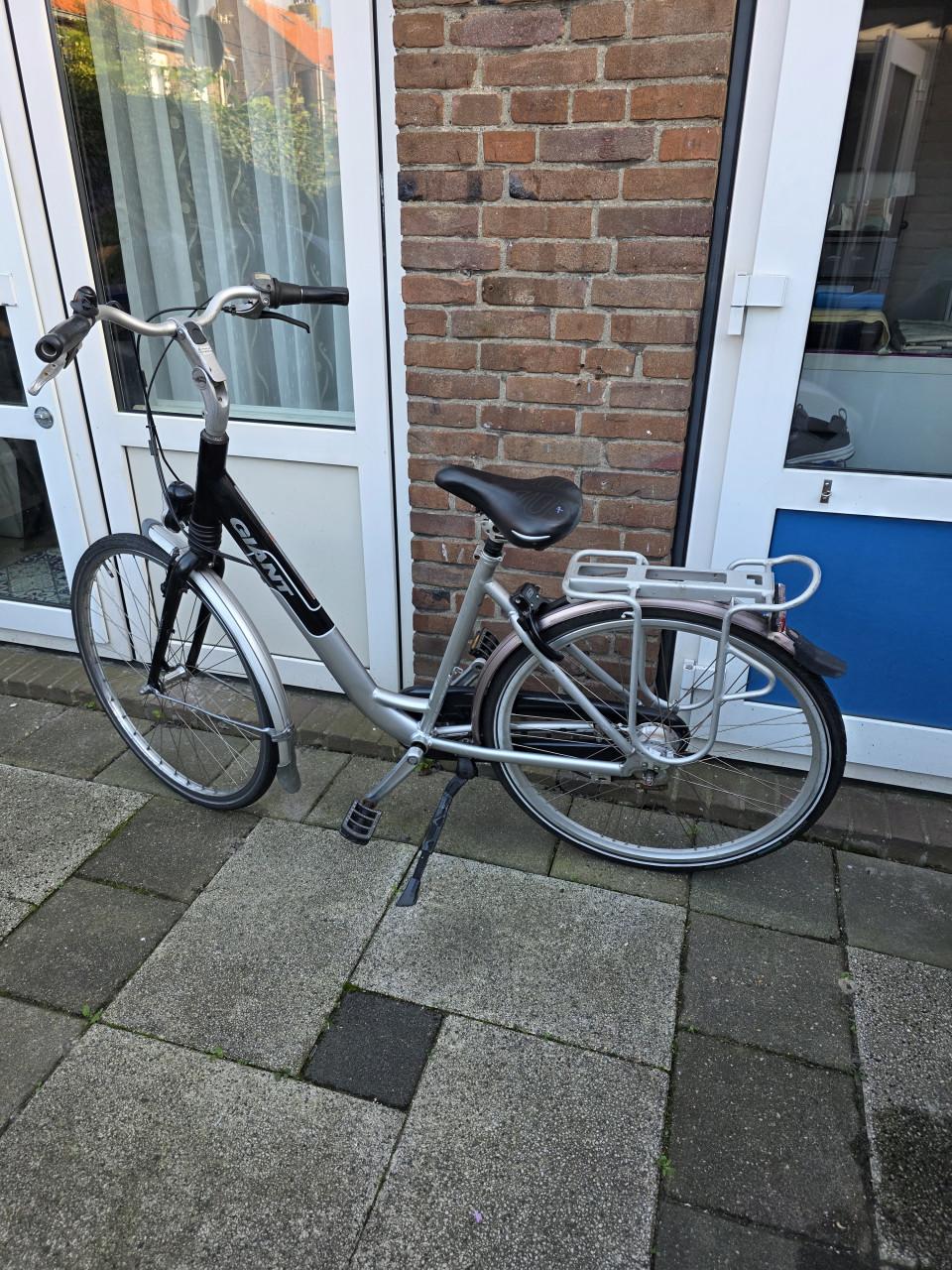 Dames fiets GIANT met 7 versnellingen-28 inch-Fr.maat 52cm-Nieuw slot