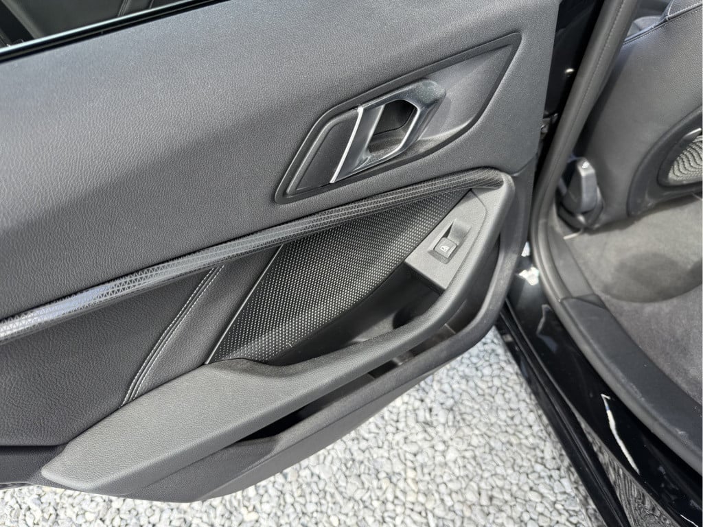 BMW 1 Serie 118i 140pk automaat high executive sportline 5-drs