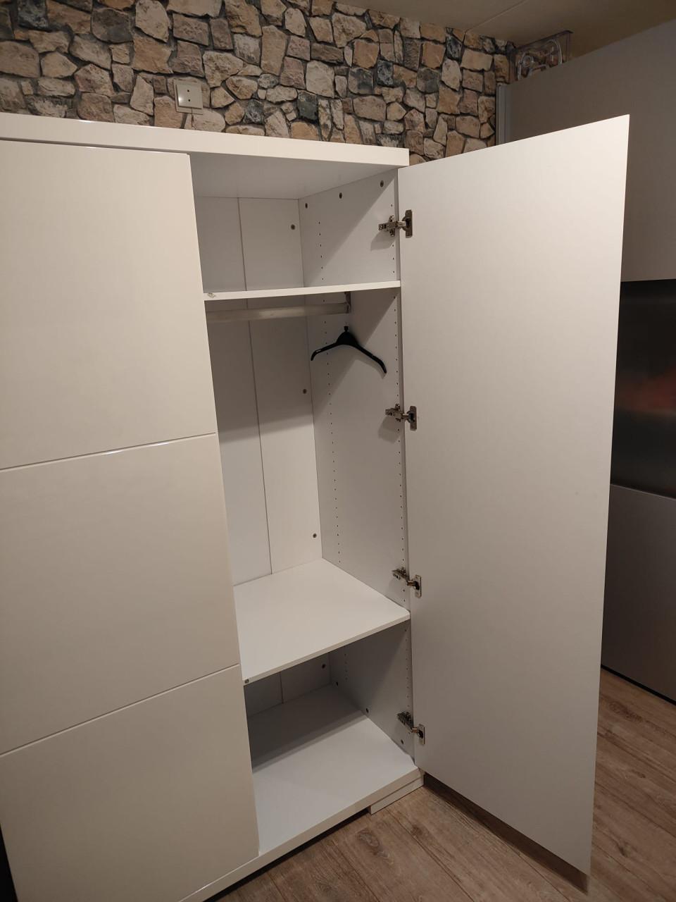 Kledingkast wit glans