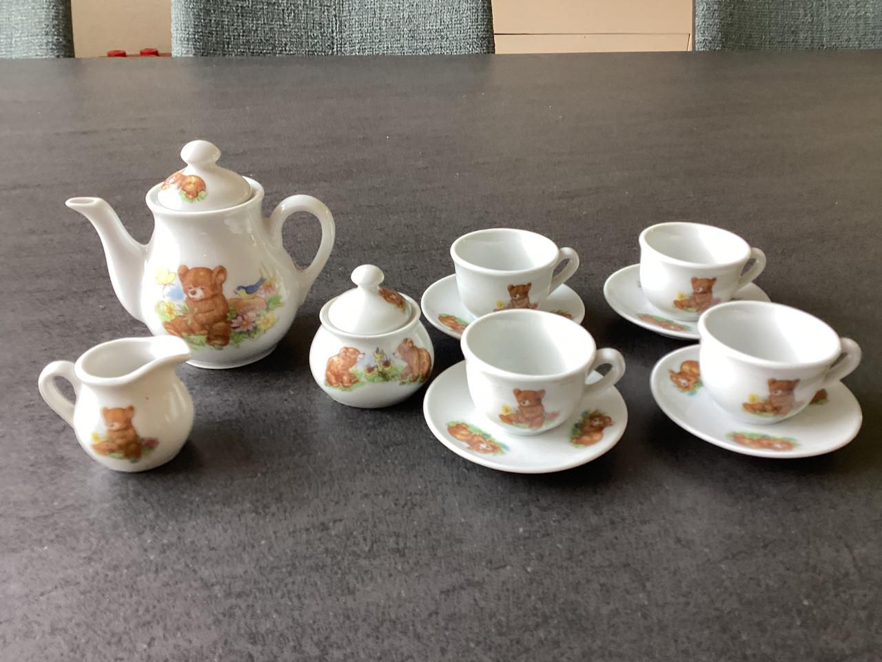 Kinderserviesje . Opdruk Beertjes