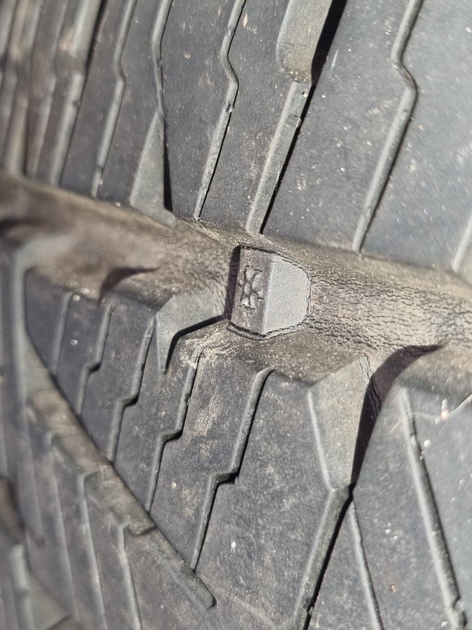 225/75R16c winterband Bridgestone dueler A/T