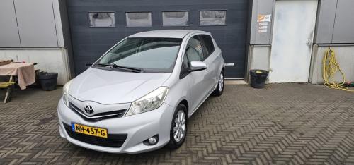 TE KOOP TOYOTA YARIS 1.0 VVT-I TREND EURO 5 MET AIRCO ZUINIGHEIDSLABEL A