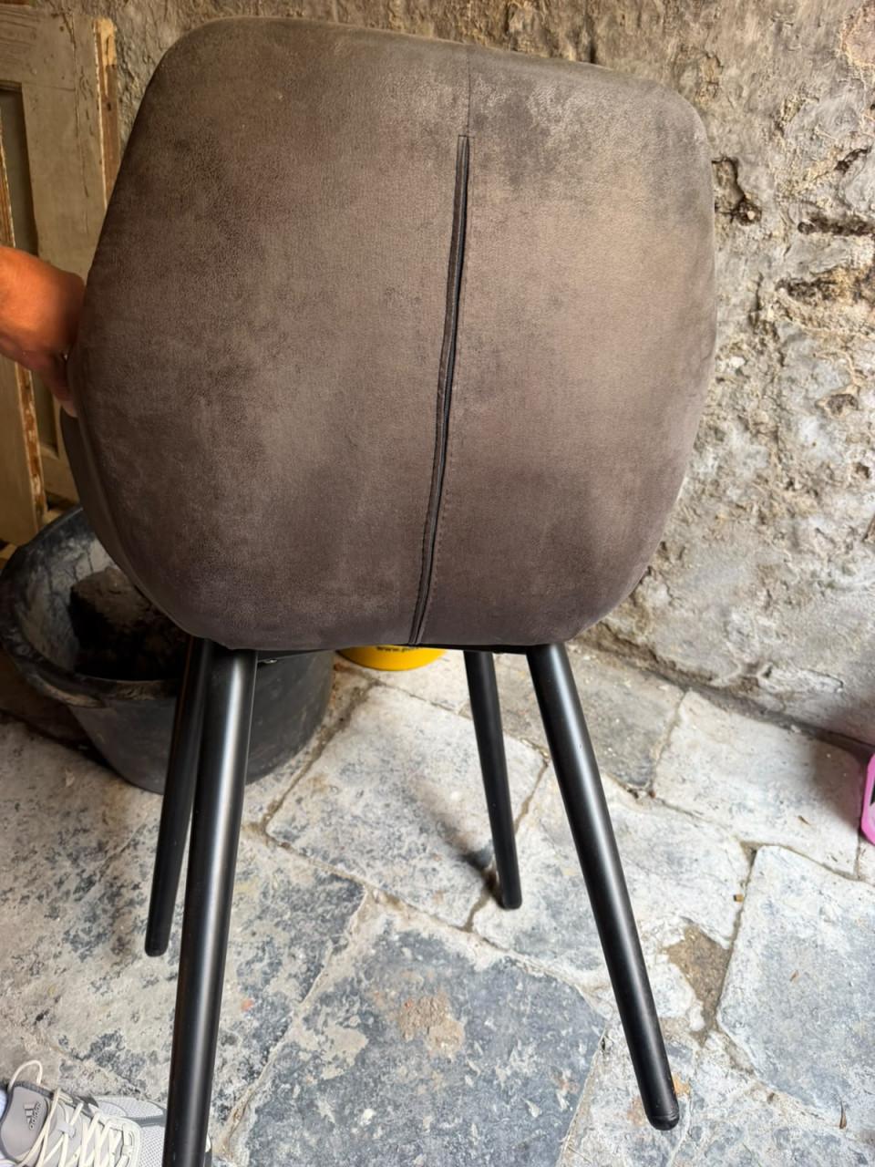 Relatief nieuwe eetkamerstoelen – GRATIS ophalen