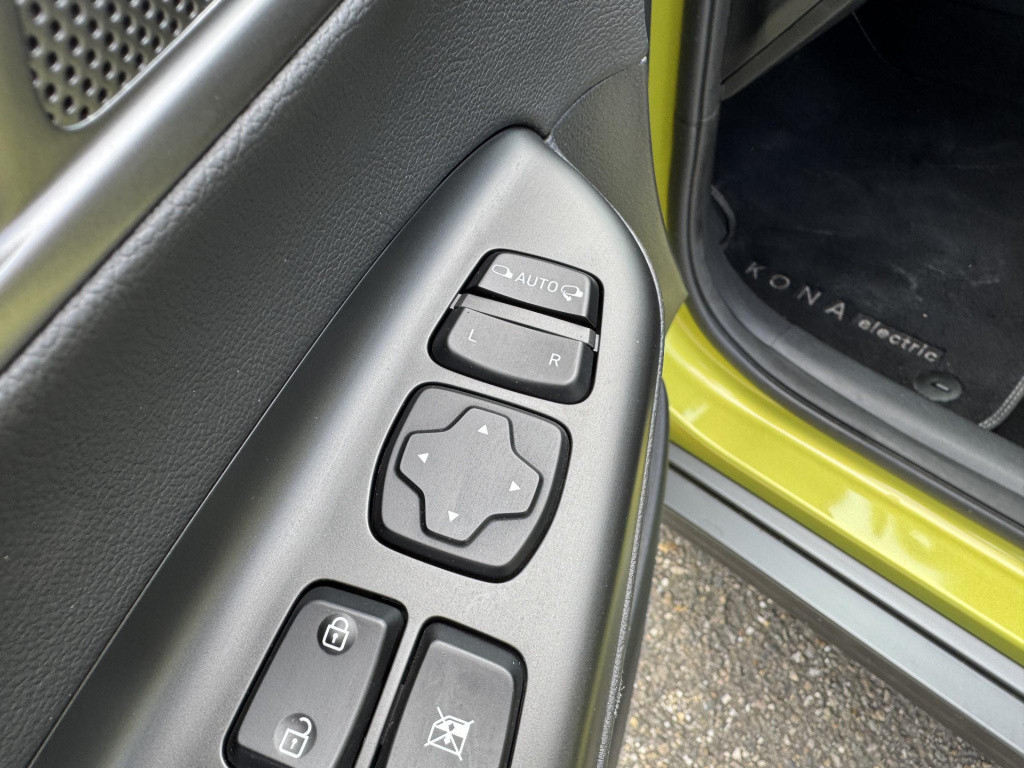 Hyundai Kona ev premium 64 kwh 3-fase lader | navigatie | stoelventilatie +