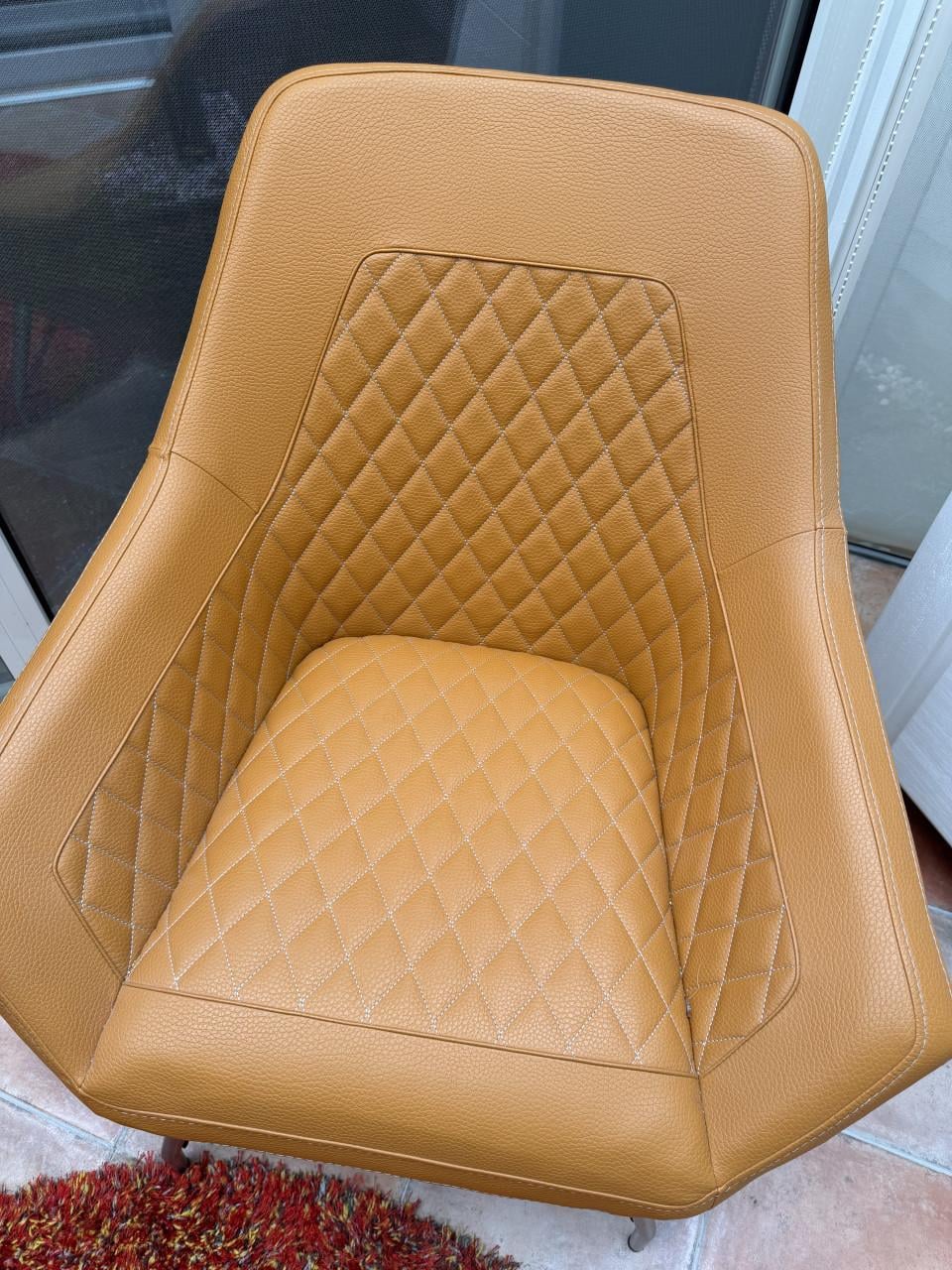 Fauteuils. Skai. Z.g.a.n.