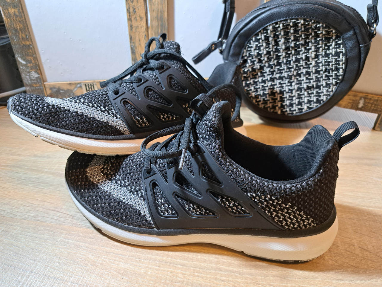 Diverse nog mooie (z.g.a.n. en nieuwe) schoenen, gympen, laarzen
