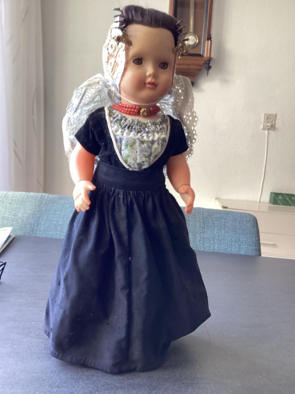 Klederdracht Poppen.