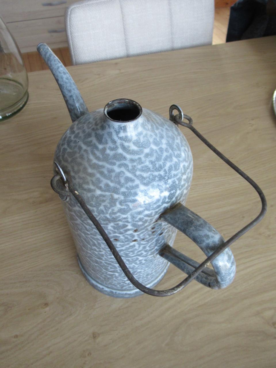 Petroleumkan 2 liter, email.