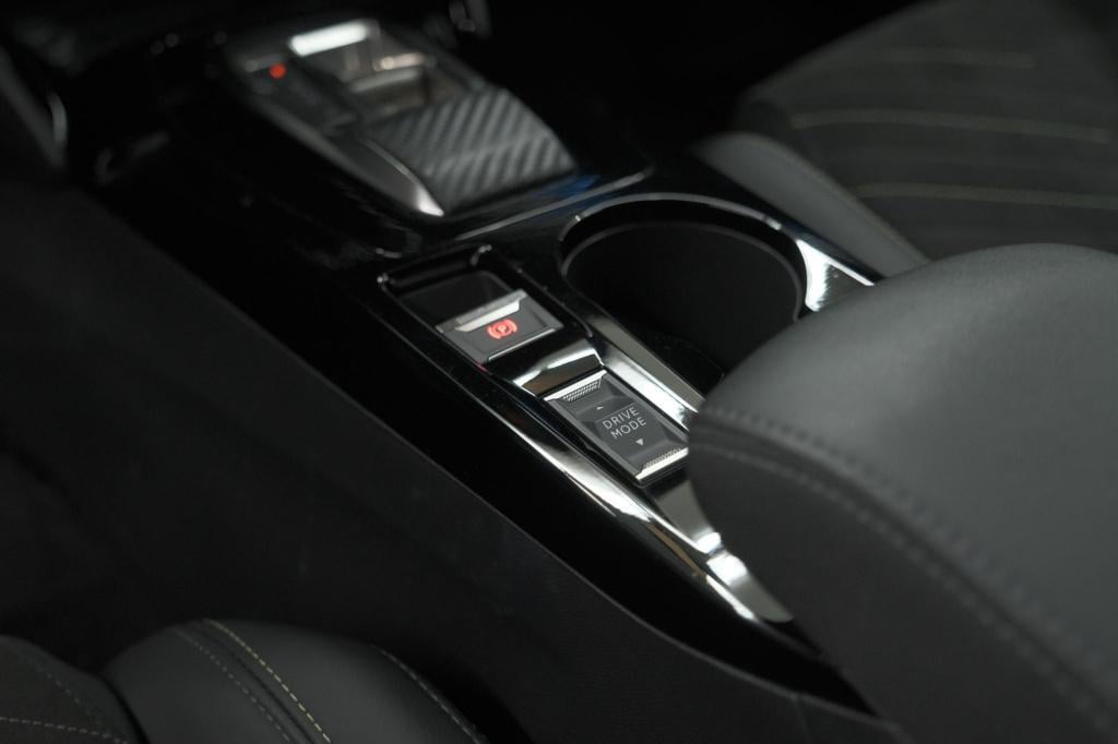 Peugeot 208 1.2 hybrid 145 e-dcs6 gt | alcantara pakket | camera | apple ca