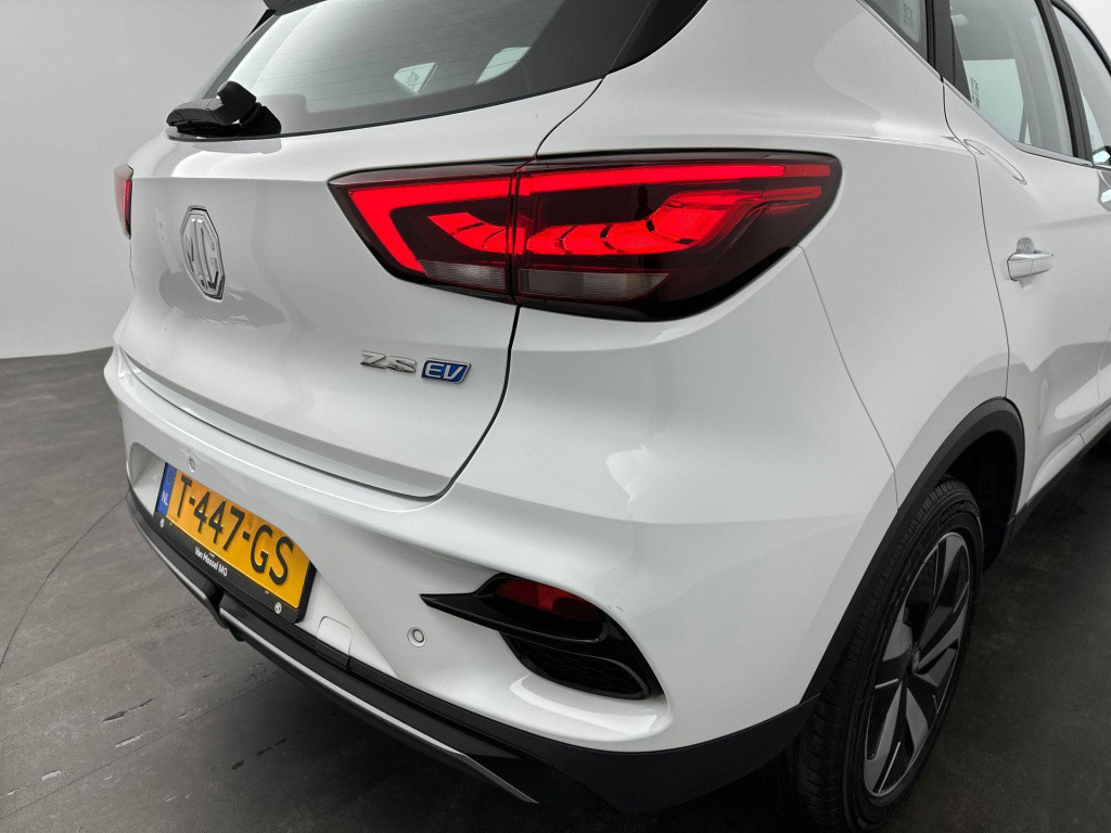 MG Zs-ev standard range luxury 50 kwh | wltp 320km | panorama/schuif-kantel