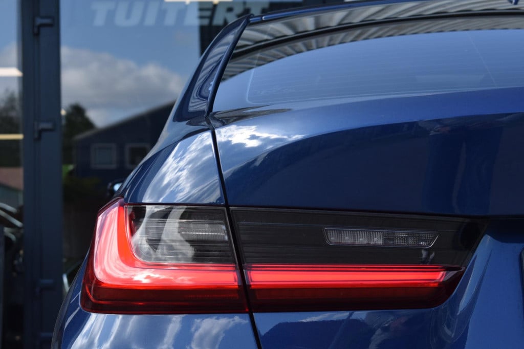BMW 3-serie 320i high executive | harman kardon | schuif kanteldak | leder 