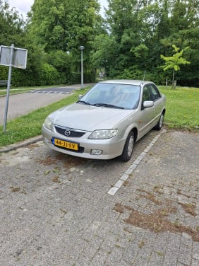 Mazda 323.