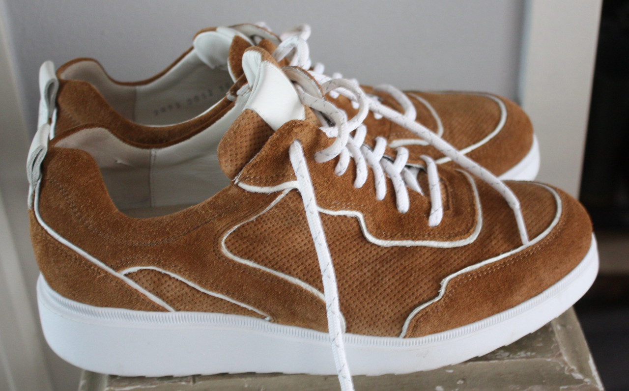 Bruin witte sneakers maat  5K