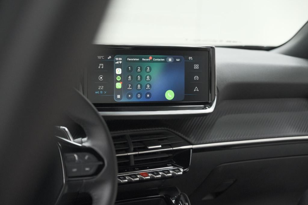 Peugeot 2008 1.2 hybrid 136 style | apple carplay | parkeersensoren | clima