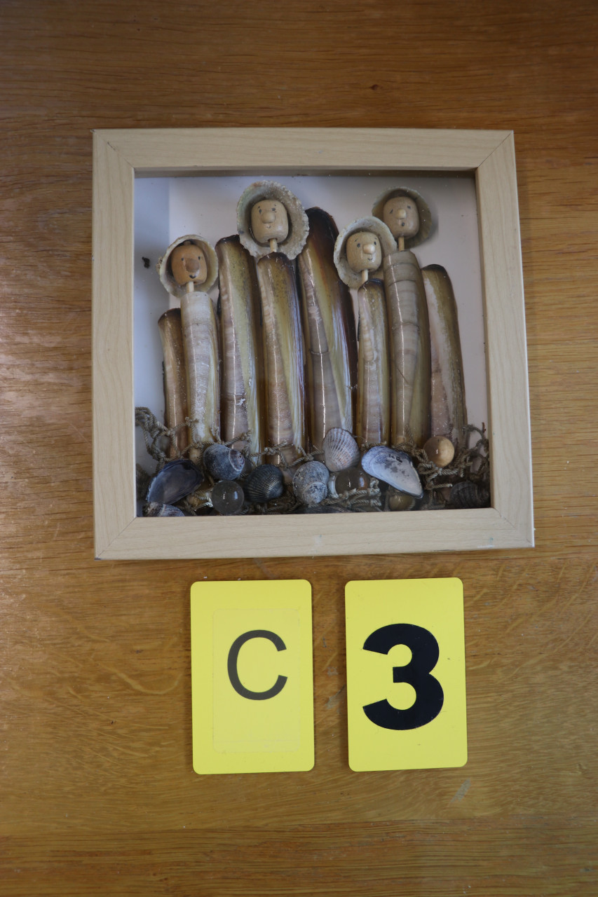 Origineel Zeeuws souvenirtje Messenheften met kopjes Gemaakt van zeeproduct