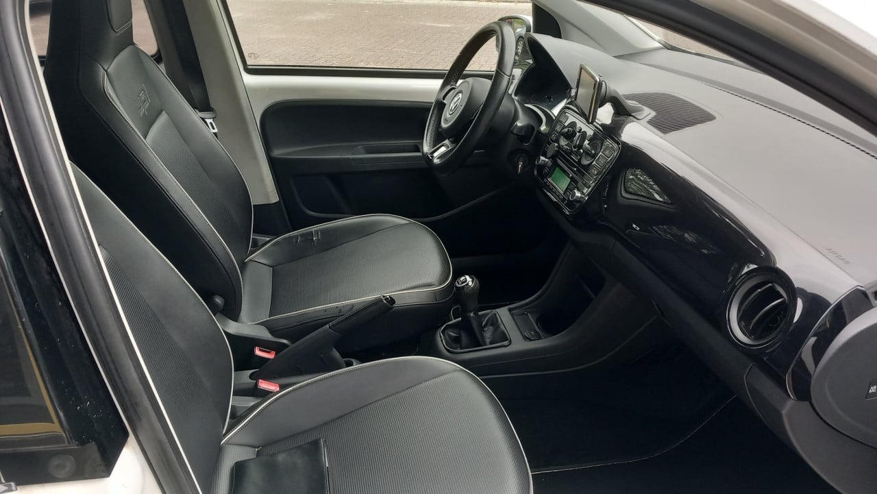 Volkswagen UP 1.0 high up! BleuMotion 5drs bj:2013 airco-panoramadak !!