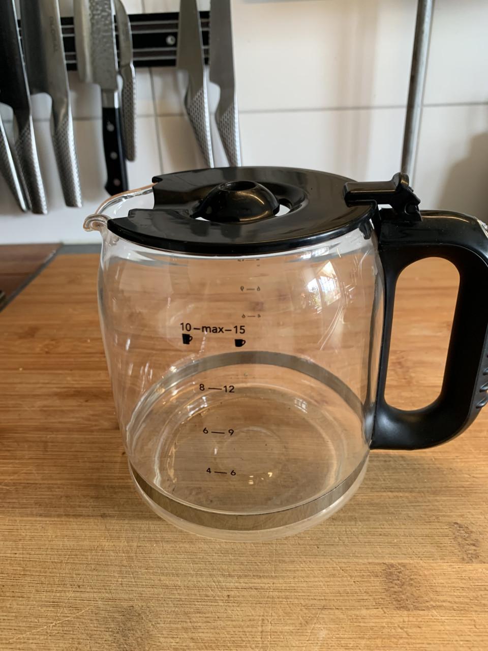 Een Russell Hobbs koffiezetapparaat met een glazen kan