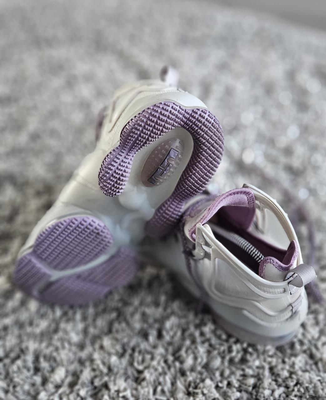 Nike LeBron 19 Space Jam - Maat 42.5