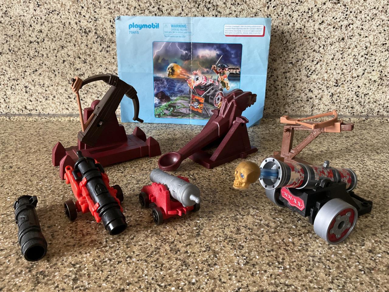 Heel veel Playmobil. Tandartsenpraktijk, politiebureau, poppetjes