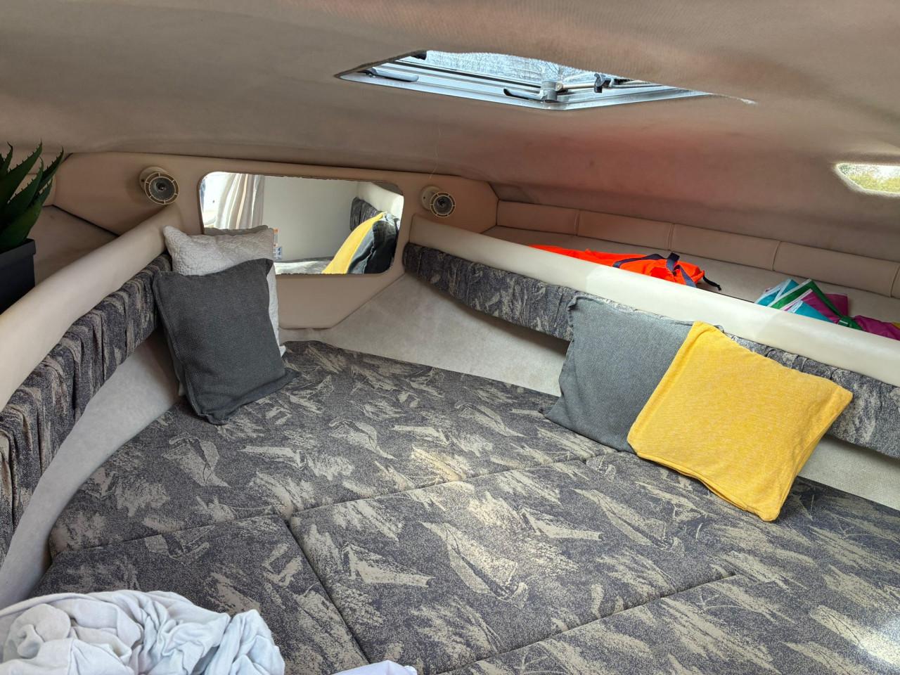 Kajuitboot met 190 pk binnenboord en trailer