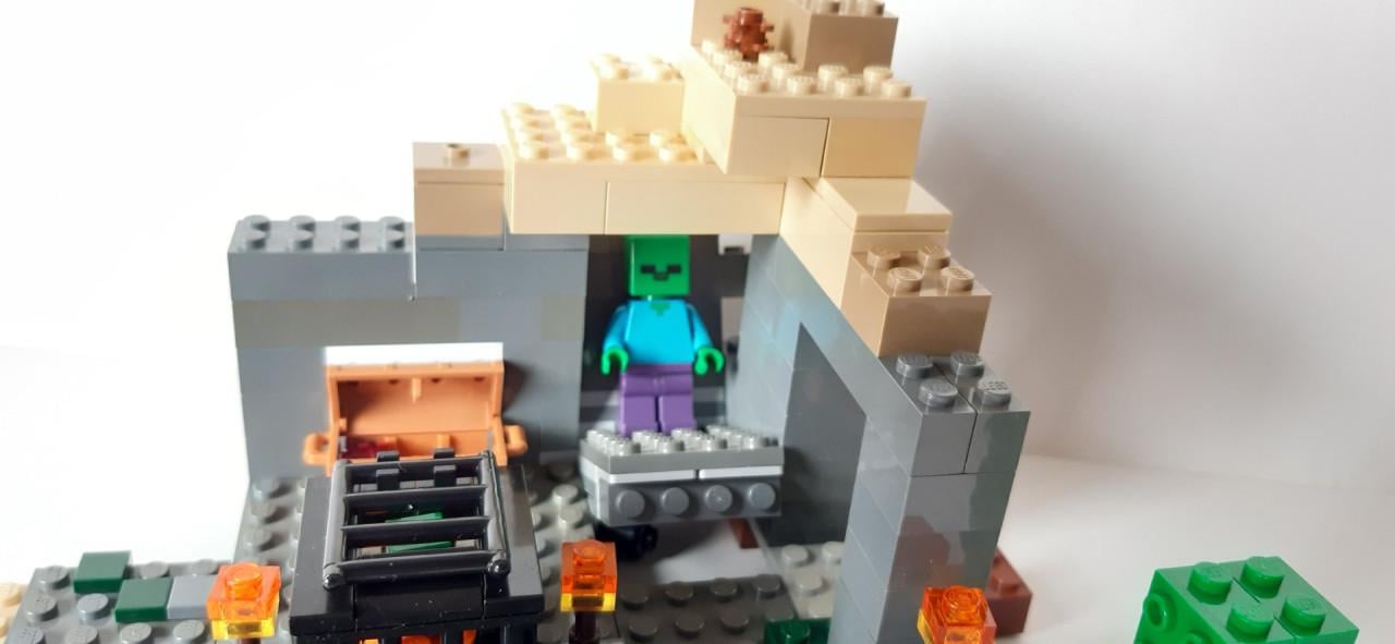 LEGO Minecraft  21119: De Kerker- The Dungeon