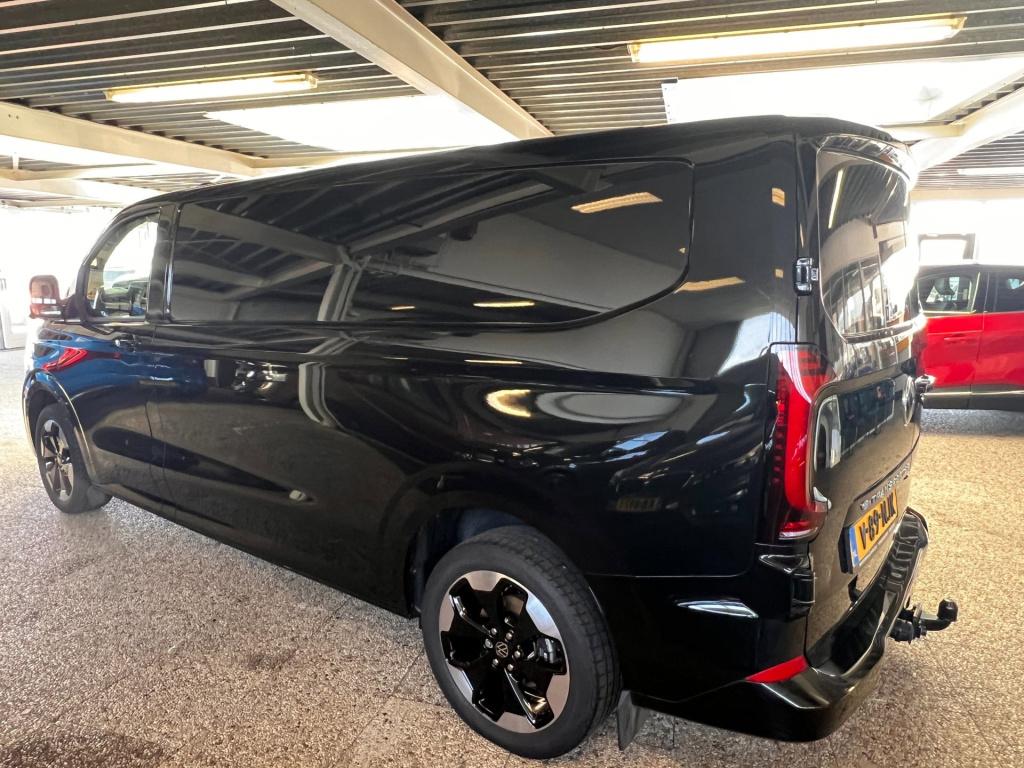 Volkswagen E-transporter 32 l2h1 bulli 64 kwh bulli 285pk, trekhaak enz..