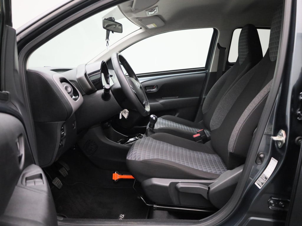 Peugeot 108 1.0 e-vti allure | lmv | climate control | dab | apple carplay 