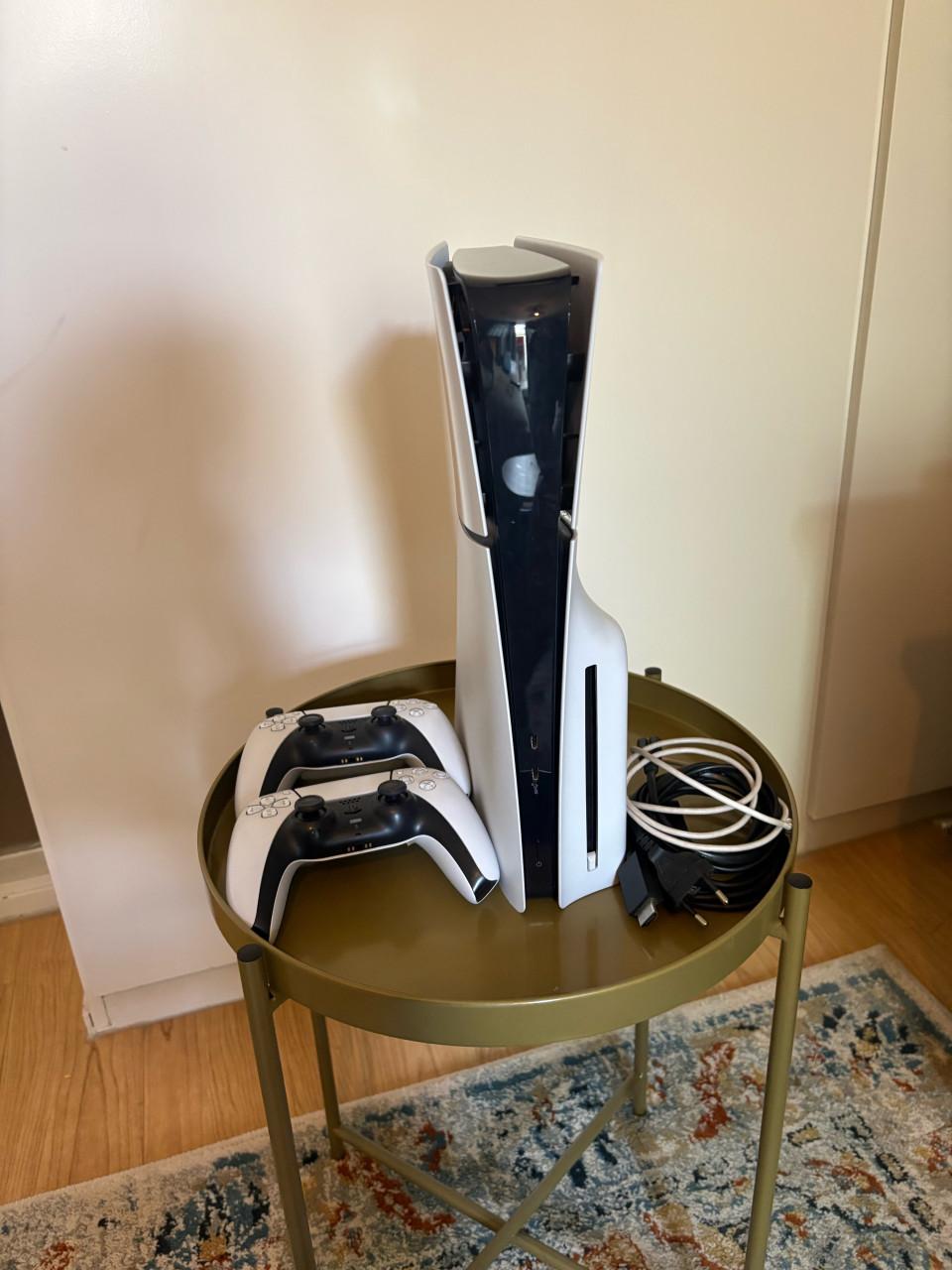 PlayStation 5 disk versie met twee originele controllers