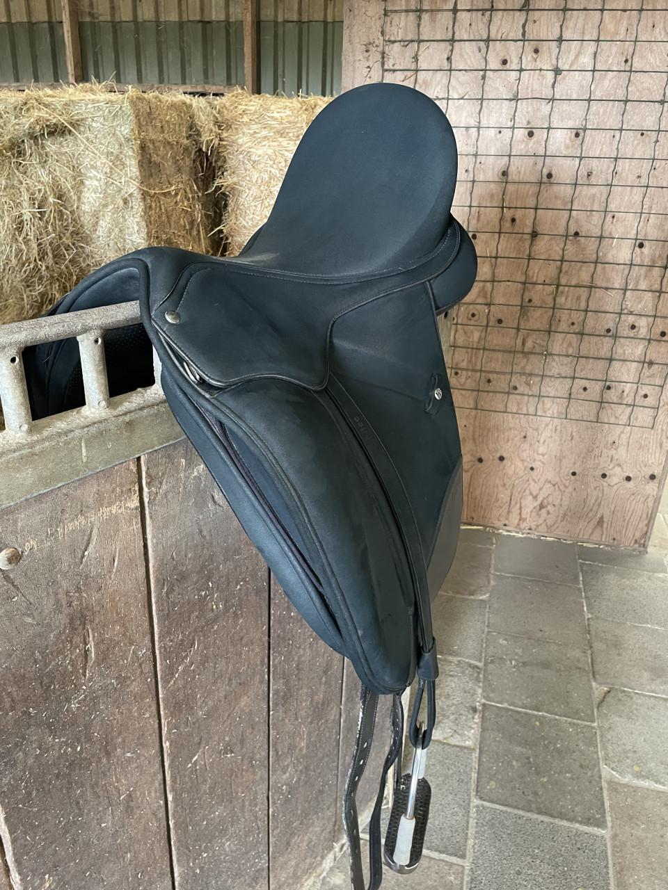 Wintec Dressuurzadel 17 inch I.z.g.s.