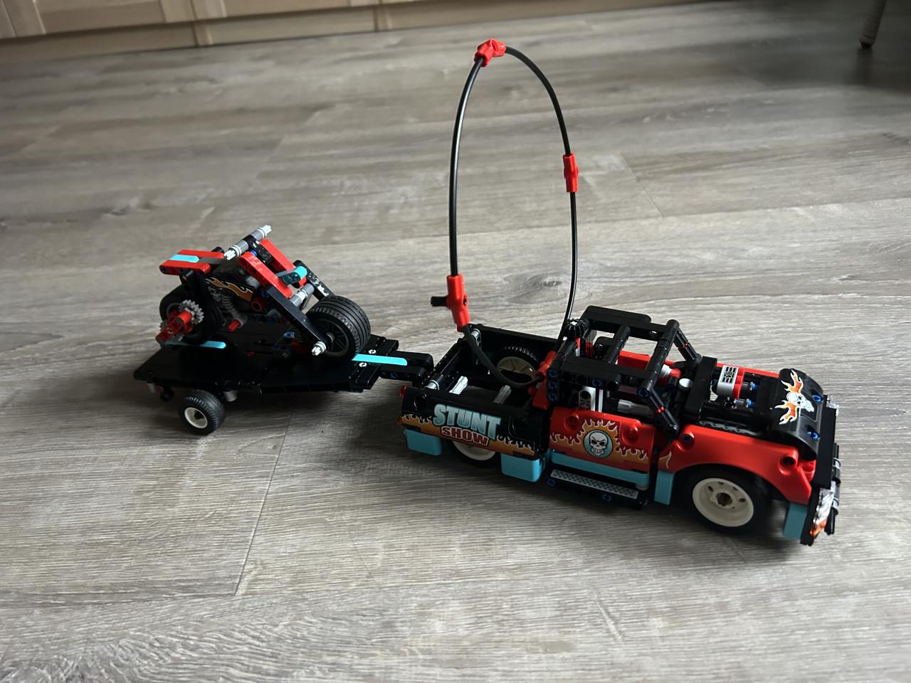 Lego Set - 42106 - Technic – Truck en Motor voor Stuntshow