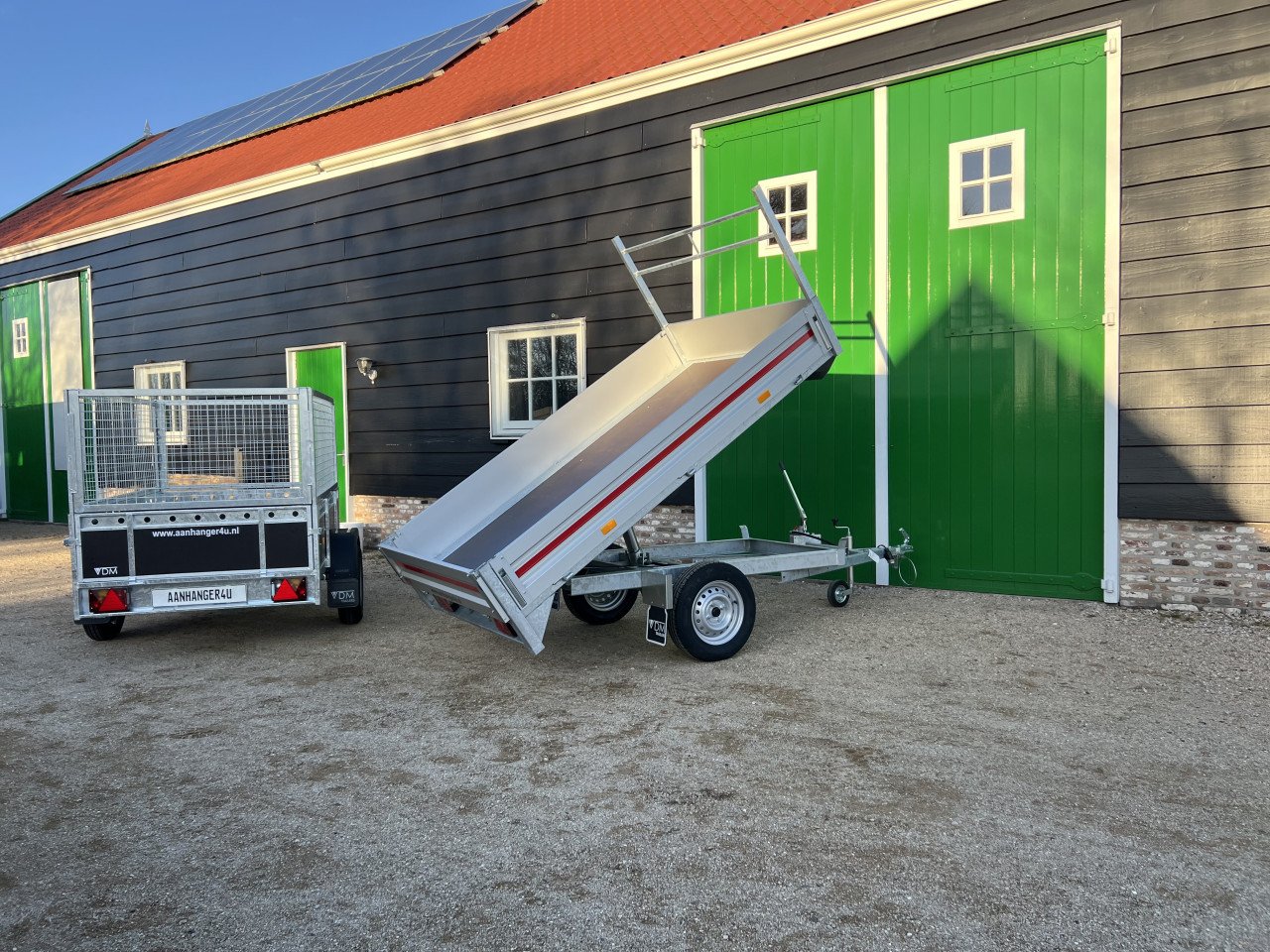 Nieuwe plateau wagens en andere aanhangers