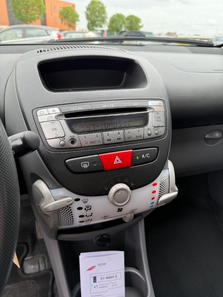 Peugeot 107 1.0-12v xs - 5drs - airco