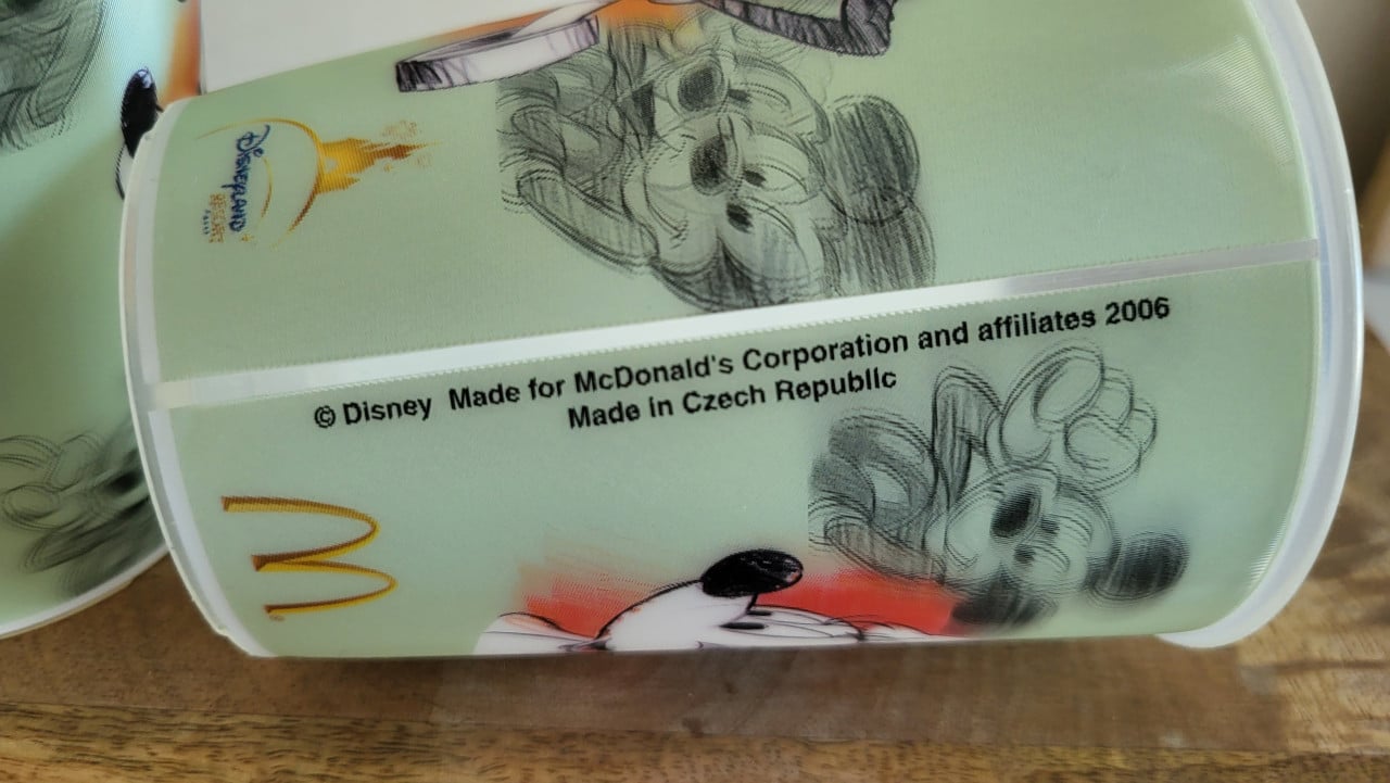 Mc Donalds Happy Meal 2006 set v 2 Disney hologram bekers