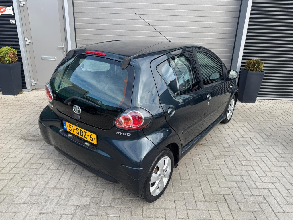 Toyota Aygo 1.0-12v aspiration green navigator