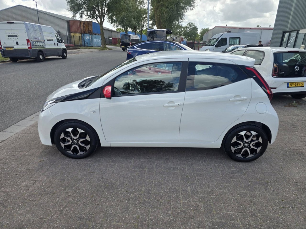 Toyota aygo 1.0 VVT-i x- city  AUTOMAAT!!!!! km13650