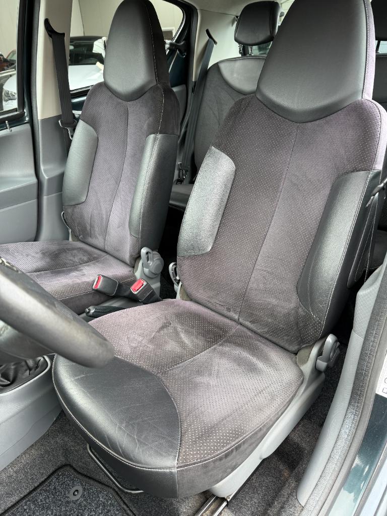 Toyota Aygo 1.0-12v aspiration green navigator