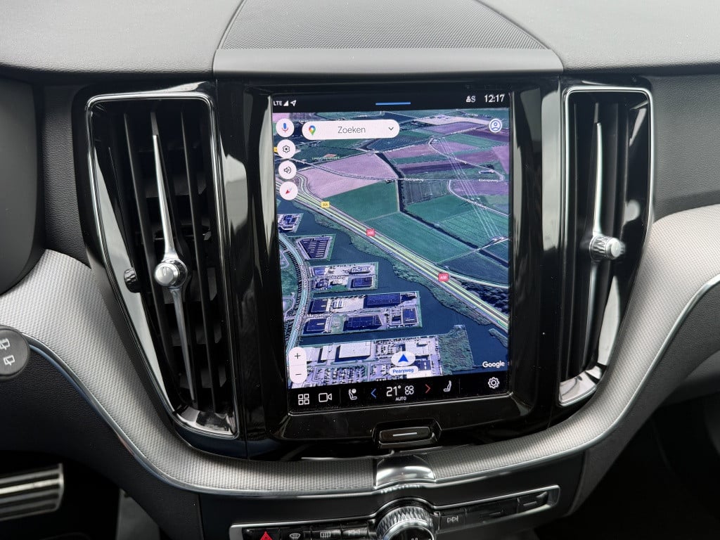 Volvo XC60 t6 340pk recharge r-design| panodak| adap.cruise| 360camera| tre