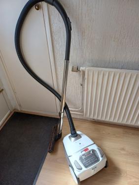 SAUBER COMPACTE STOFZUIGER POWER PLUS MOTER