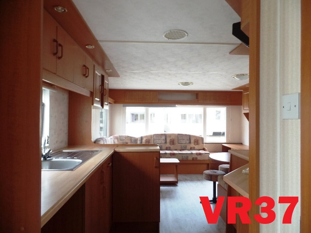 Goed onderhouden Arronbrook stacaravans met gezellig interieur en 2 slk