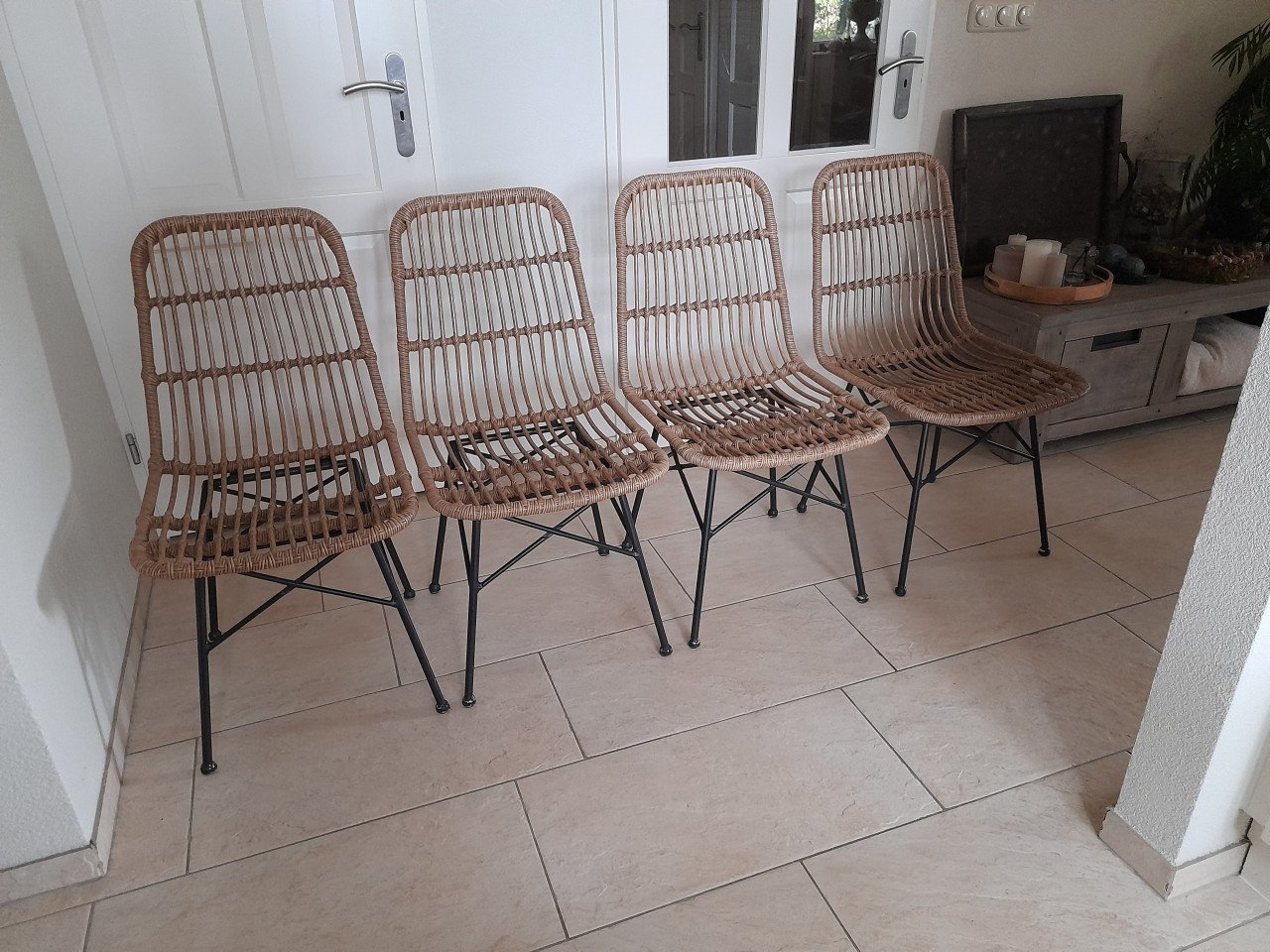 9 Leuke stoeltjes (in goede nette staat ) €20 per stuk