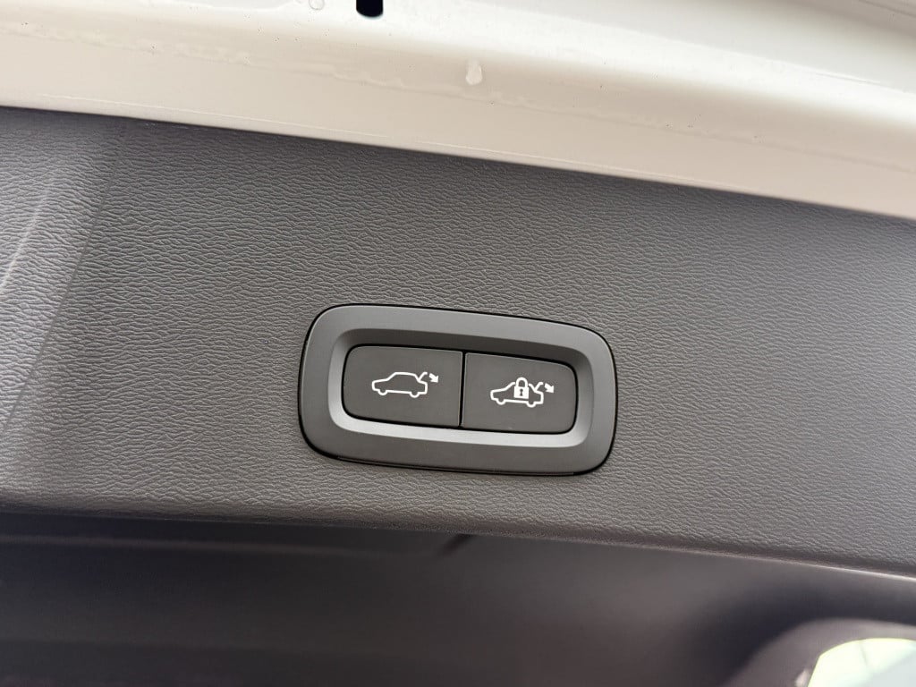 Volvo XC40 t5 262pk recharge ultimate dark | adap.cruise| panodak| trekhaak