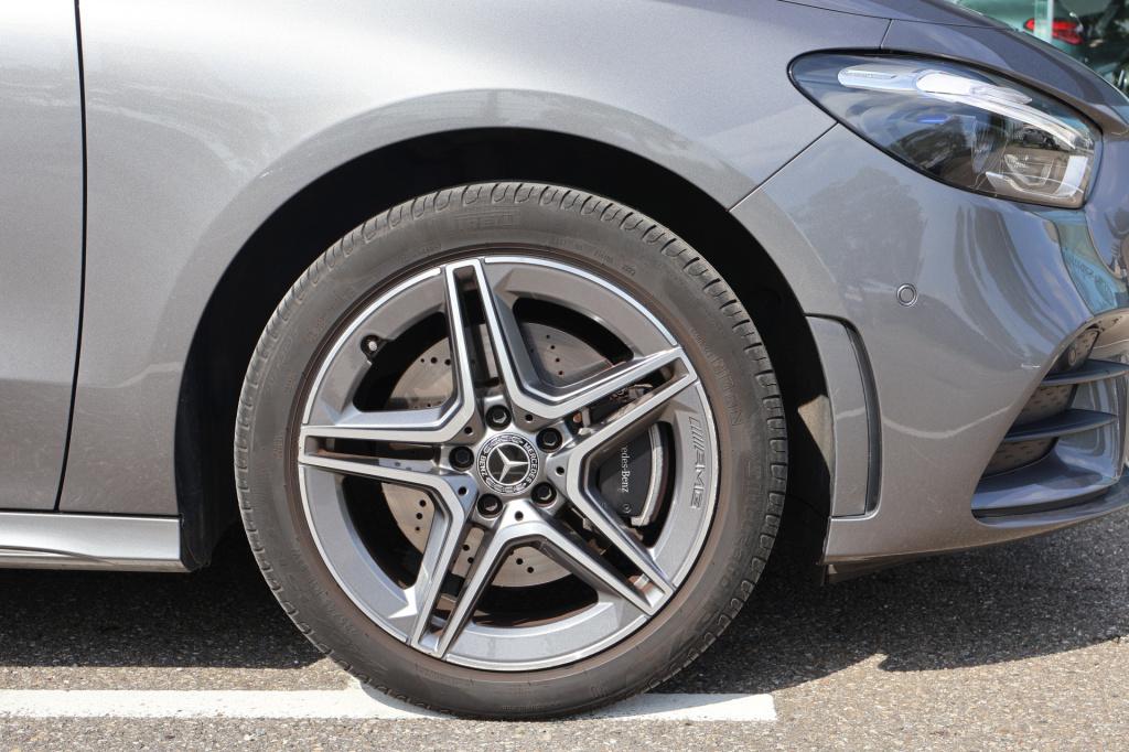 Mercedes-Benz B-Klasse 250 e amg line l panoramadak l 360 camera i head-up 