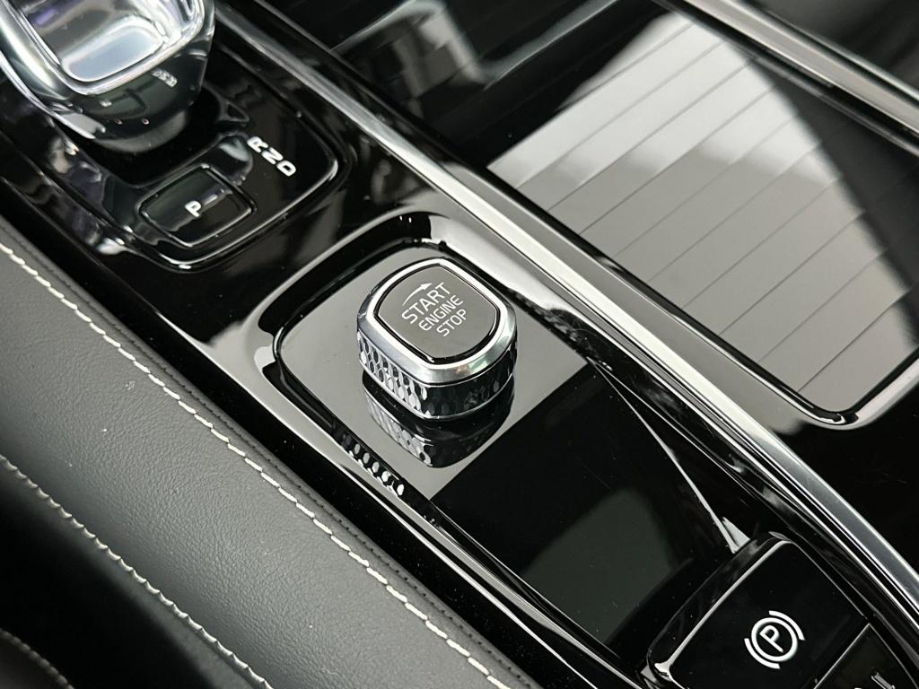 Volvo V60 t8 455pk recharge ultra dark| panodak| 360camera| stylingpack| a