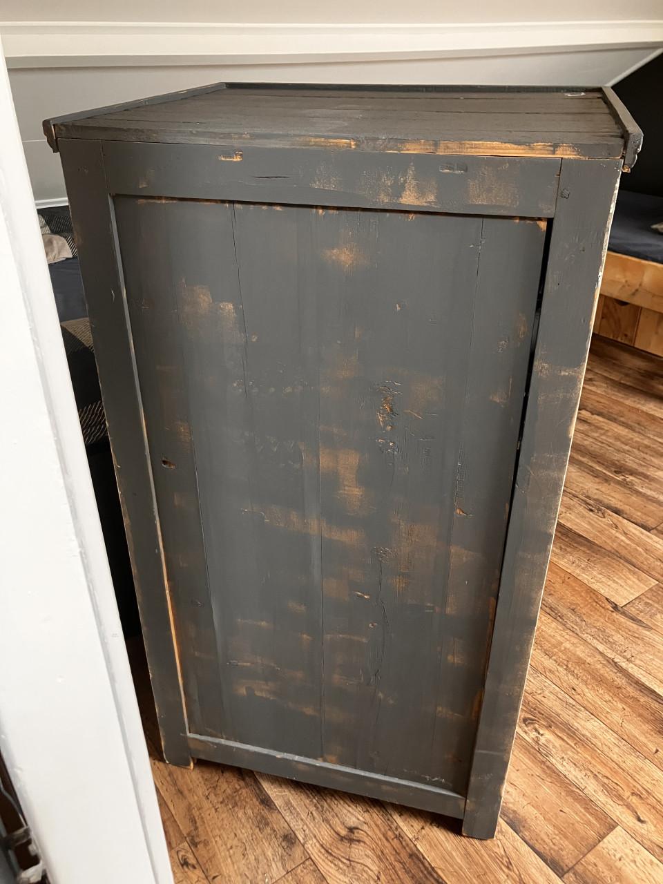 Brocante kastje grijs/wit brocante markt Lille