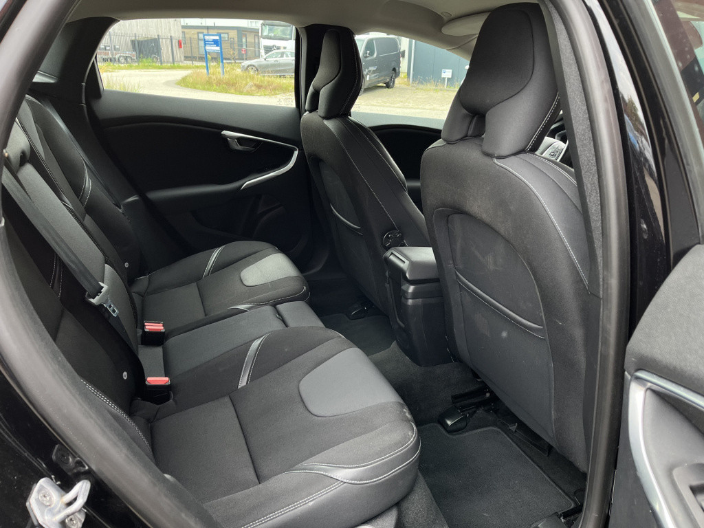 Volvo V40 2.0 t3 momentum | cruise | lmv 17'' | navi